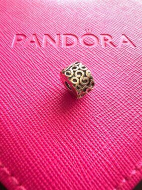 Pandora RETIRED Swirl Charm/Clip